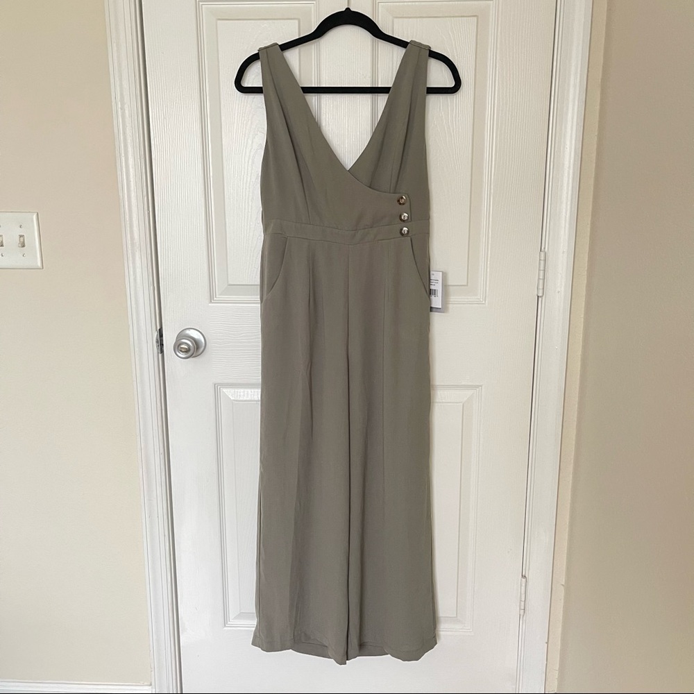 MAX & ASH Button Detail Plunge Jumpsuit - NWT - M - Picture 2 of 8